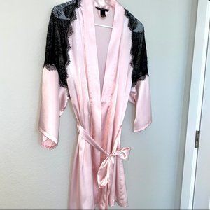 Like New VS Blush Pink Chantilly Lace Robe Kimono M/L